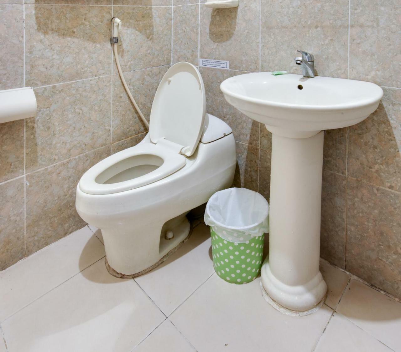 Lite Rooms Bogor Guest House מראה חיצוני תמונה