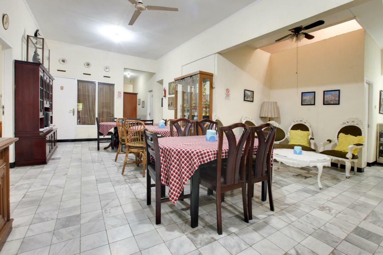 Lite Rooms Bogor Guest House מראה חיצוני תמונה