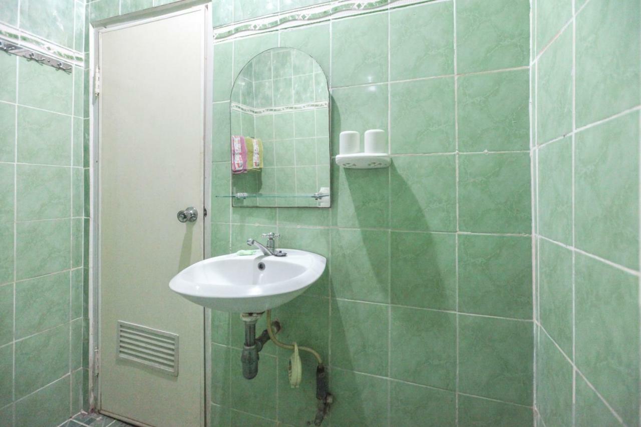 Lite Rooms Bogor Guest House מראה חיצוני תמונה